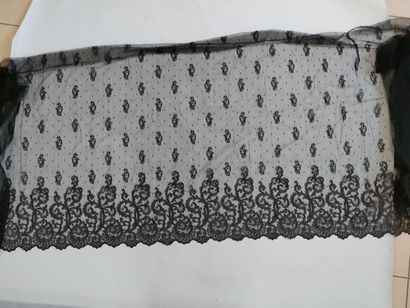 Skirt of top put in flat in lace of Chantilly...