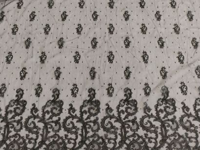 Skirt of top put in flat in lace of Chantilly...