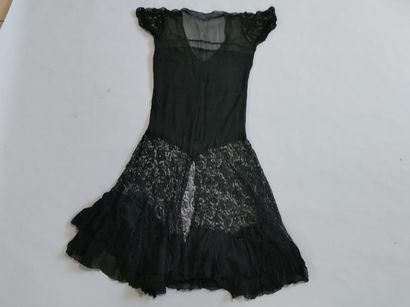 Skirt of top put in flat in lace of Chantilly...