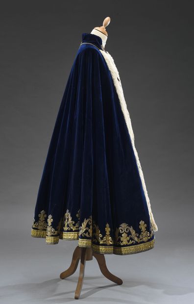 Rare embroidered cape of Pair de France,...