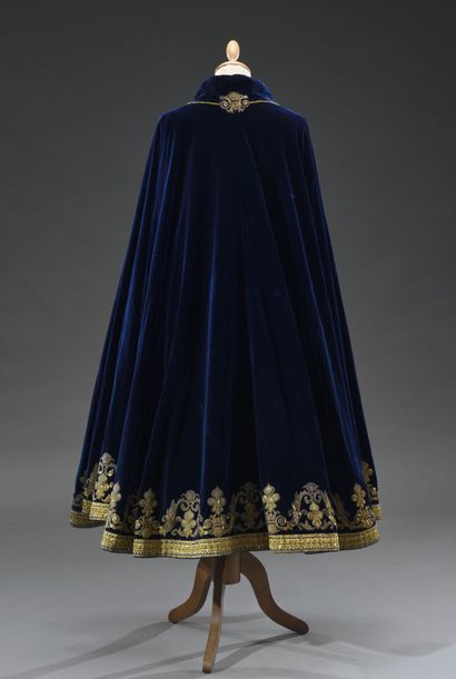Rare embroidered cape of Pair de France,...