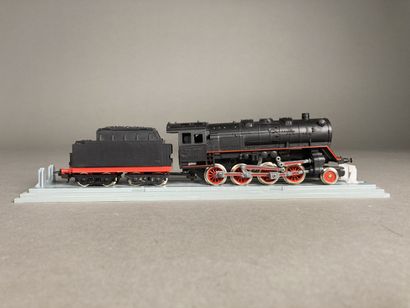 JOUEF (HO). Loco vapeur type 140 n°E680 avec...