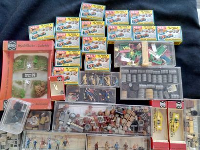 Important lot de maquettes et accessoires...