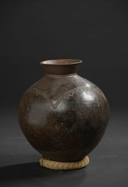 Poterie Lobi, Burkina Faso 
H. 52 cm - D....