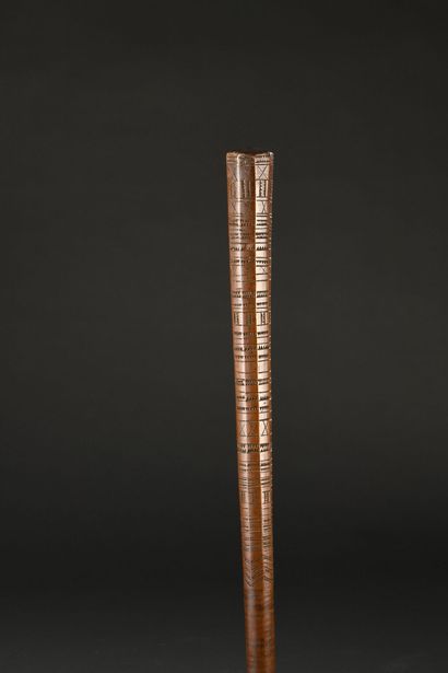 *Massue bovai, Îles Tonga
L. 72,5 cm

Provenance...