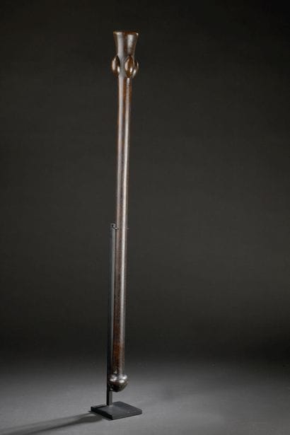 *Massue Ambrym, Vanuatu
Bois
L. 86 cm 

Provenance...