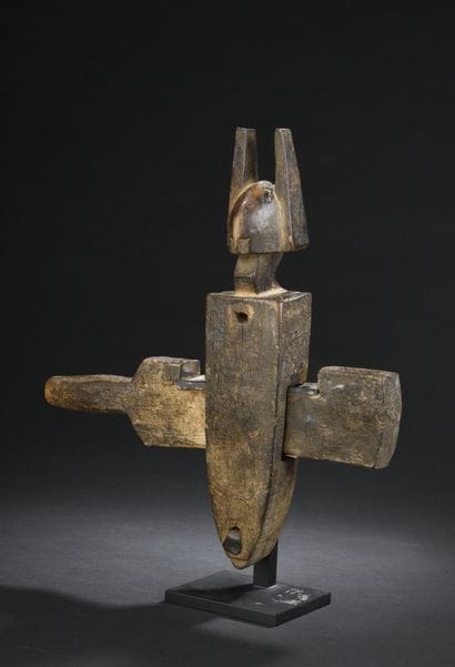 Serrure Bambara, Mali
Bois
H. 38,5 cm 

Provenance...