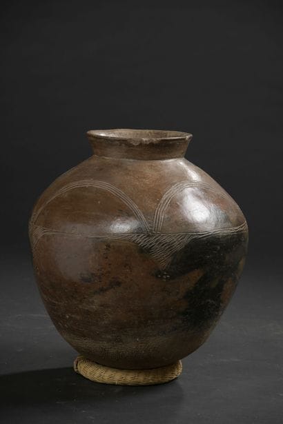 Poterie Lobi, Burkina Faso 
H. 55 cm - D....