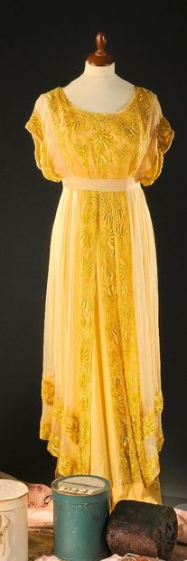 Robe du soir griffée Séris à Lyon, vers 1910,...