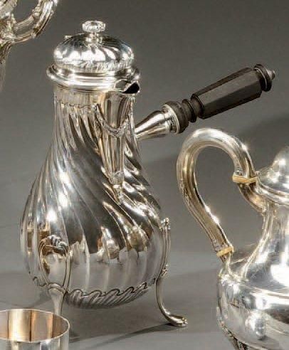 Belle verseuse balustre tripode en argent...