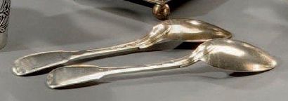 Deux cuillères de table en argent à filets...