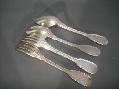 Deux couverts en argent modèle filet Poinçon...