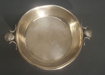 Plat à oeufs en argent, prises en forme de...