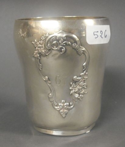 Timbale balustre en argent à médaillon rocaille,...