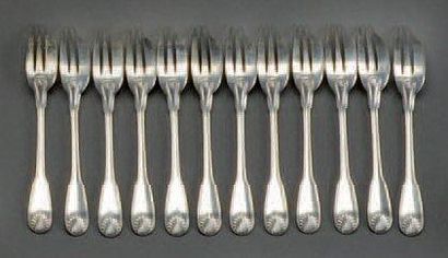 Douze fourchettes à huîtres en argent filets...