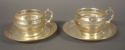 Paire de tasses et sous-tasses en argent...