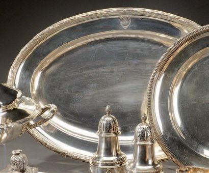 ODIOT Paris
Beau et grand plat ovale en argent...