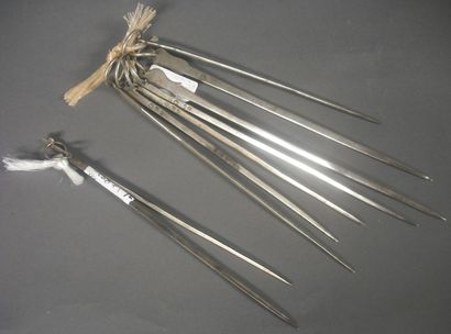 Lot de brochettes en argent: - deux à extrémité...