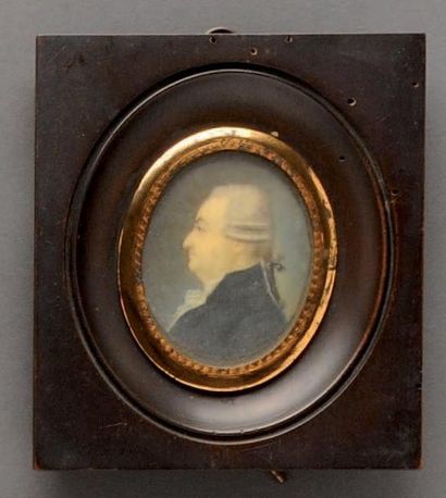 Miniature ovale sur ivoire Portrait d'homme...