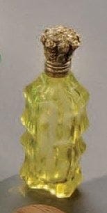 Flacon à sel en verre taillé à l'urane, le...