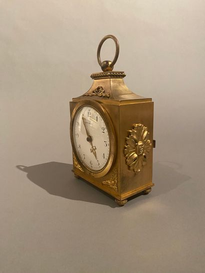 Pendule d'officier en bronze, le cadran émaillé...