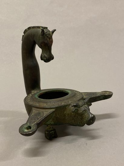 Époque MODERNE, dans le style romain.
Lampe...