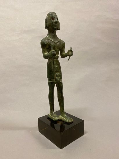 Personnage dans le goût antique en bronze...