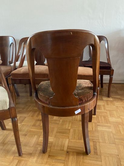 Suite de onze chaises gondoles en acajou...