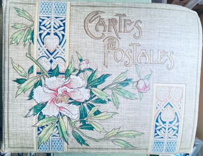 Un ensemble de cinq albums de cartes postales,...