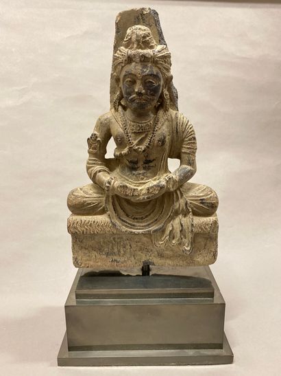 Bouddha assis en pierre sculptée (schiste),...