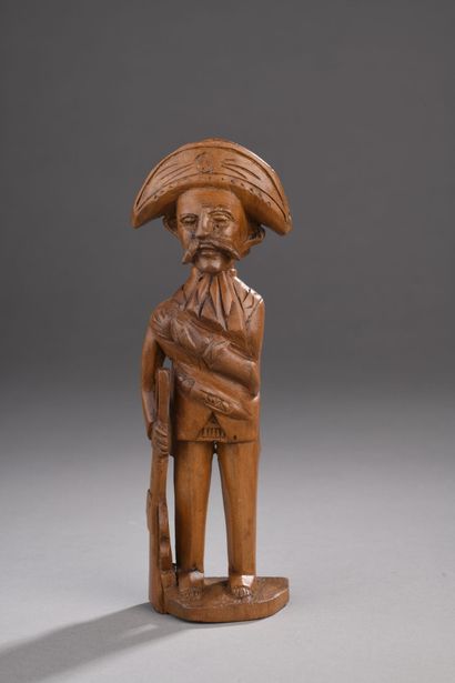 Statuette de gendarme en bois sculpté
H....