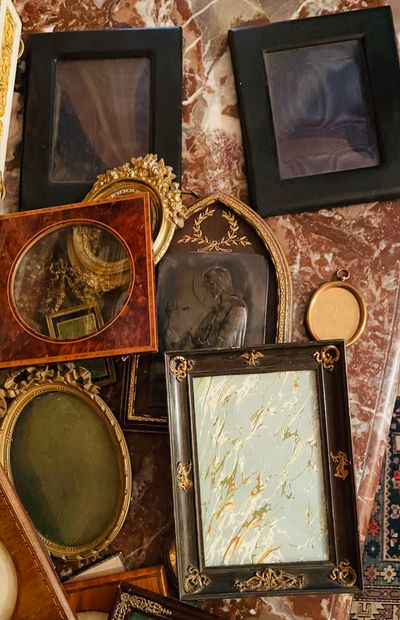 Lot de cadres porte-photos en laiton, bronze,...