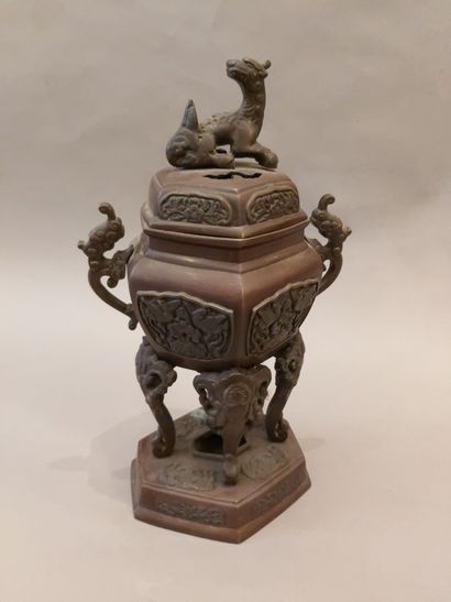CHINE, fin du XIXe - début du XXe siècle
Brûle-parfum...
