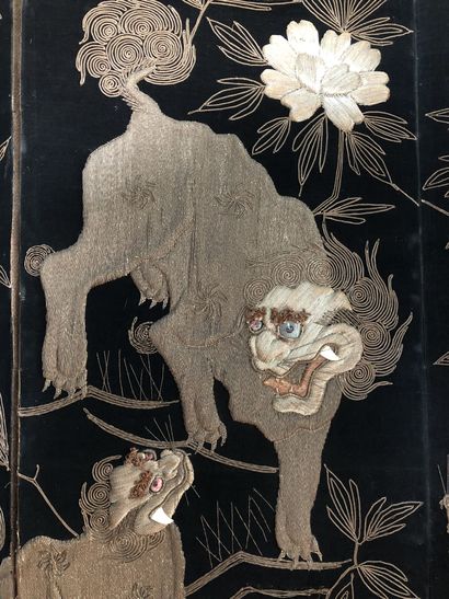 CHINE, vers 1920
Paravent à quatre feuilles...