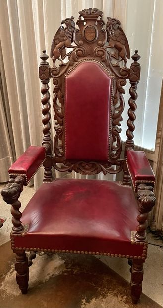 Important fauteuil d'apparat en chêne sculpté...