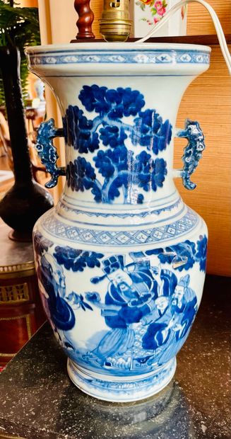 CHINE, XVIIIe - XIXe siècle.
Vase balustre...