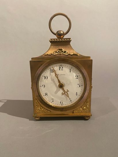 Pendule d'officier en bronze, le cadran émaillé...