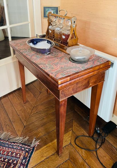 Table à jeu en acajou et placage d'acajou,...