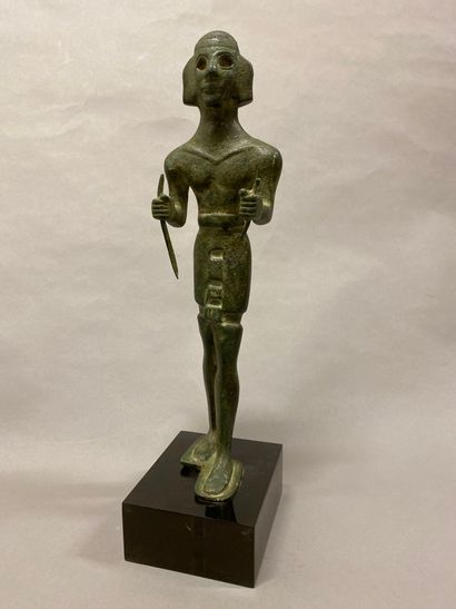 Personnage dans le goût antique en bronze...