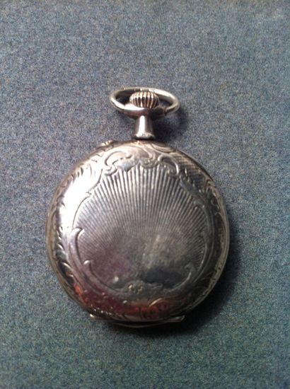 Petite montre de col en argent Poids brut:...