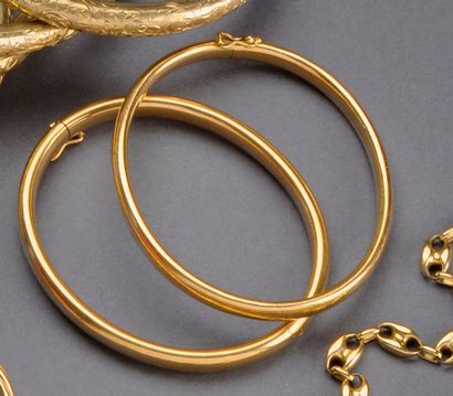 Bracelet jonc ouvrant en or jaune, avec huit...