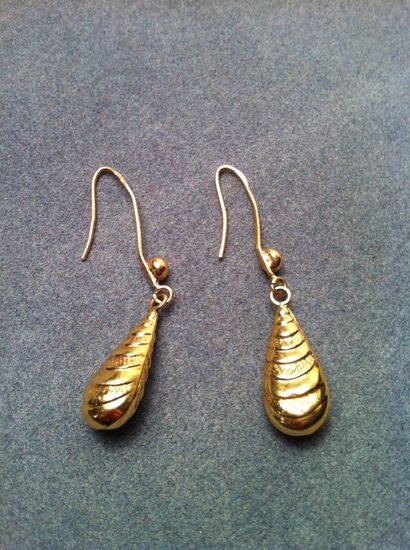 Paire de pendant d'oreilles en or jaune,...
