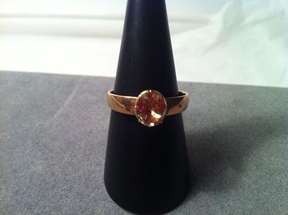 Bague ancienne ornée d'une citrine ovale...
