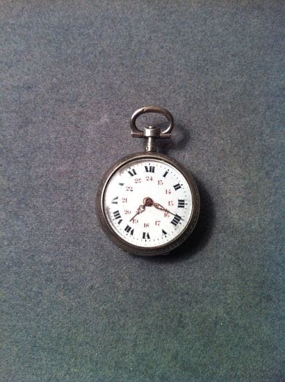 Montre de col en argent, décor floral en...