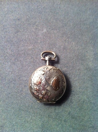 Montre de col en argent, décor floral en...