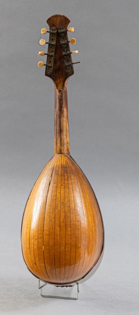 Neapolitan mandolin in need of restoration.
In...