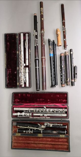 Set of flutes including : 
- a transverse...