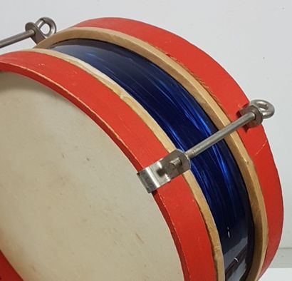 Old musical toys :
- xylophone with mallets...
