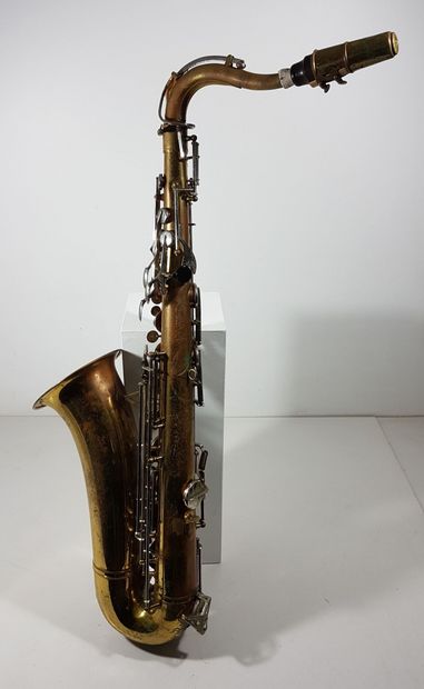 Engraved tenor saxophone STUDIUM DOLNET n°...