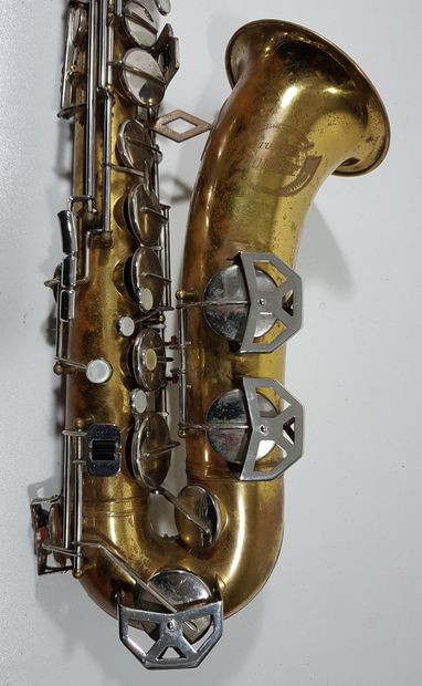 Engraved tenor saxophone STUDIUM DOLNET n°...